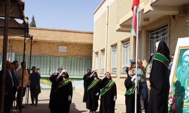 آیین نواختن زنگ سپاسمعلم شهرستان دامغان آیین نواختن زنگ سپاسمعلم شهرستان دامغان