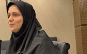 ” هدف برگزاری شب علم، بیان علم به زبان ساده است. “