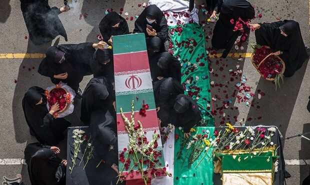 در آستانه‌ی ایام نورانی و جانسوز فاطمیه، فضای مدرسه‌مان معطر به حضور شهیدی گمنام شد+ فیلم