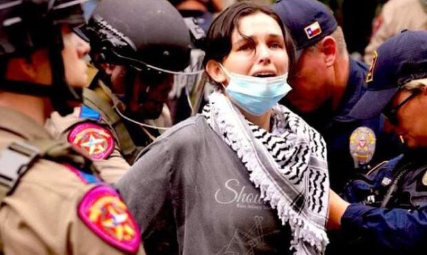 حمایت از اغتشاشات خارجی، سرکوب اعتراضات داخلی