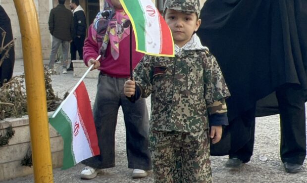 خروش و راهپیمایی مردم دامغان در حمایت از رهبری و ایران خروش و راهپیمایی مردم دامغان در حمایت از رهبری و ایران