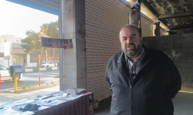 حسین امینیان تنها روزنامه فروش و کیوسک دار شهرستان دامغان حسین امینیان تنها روزنامه فروش و کیوسک دار شهرستان دامغان