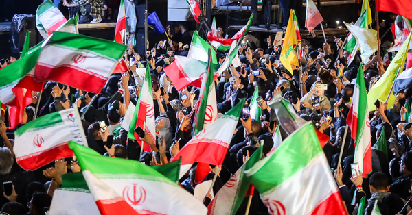 نظرسنجی جدید: شرکت بیش از نیمی از ایرانی‌ها در تجمعات شبانه