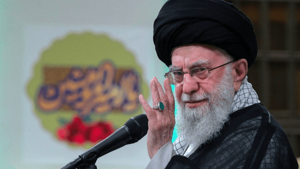 امینی: در ۲۰ دیدار سالانه شاعران، حرف تکراری از رهبر نشنیدم