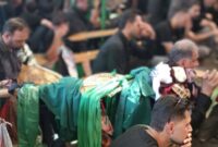 برگزاری مراسم آئینی «طوق جامه کردن» در حسینیه حضرت ابوالفضل (ع) دامغان در ششمین روز محرم