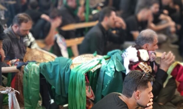 برگزاری مراسم آئینی «طوق جامه کردن» در حسینیه حضرت ابوالفضل (ع) دامغان در ششمین روز محرم برگزاری مراسم آئینی «طوق جامه کردن» در حسینیه حضرت ابوالفضل (ع) دامغان در ششمین روز محرم