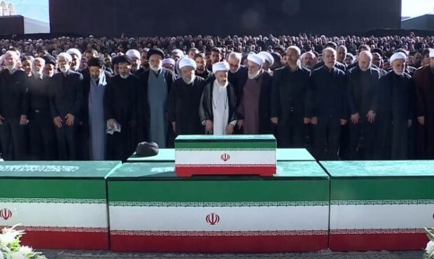 حماسهای بینظیر در سوگ رهبر شهید؛ مصلی تهران میزبان وداعی تاریخی و مردمی حماسهای بینظیر در سوگ رهبر شهید؛ مصلی تهران میزبان وداعی تاریخی و مردمی