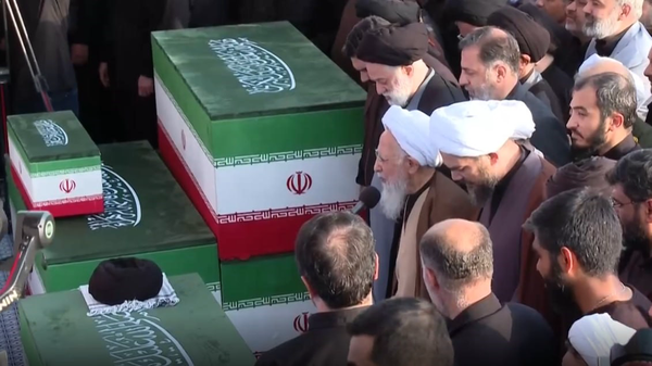 تعابیر خاص آیت‌الله جوادی آملی در اقامه نماز بر پیکر رهبر شهید