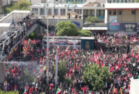 جوانانی که در تشییع رهبر فرصت گریه کردن نداشتند