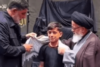 تجلیل از نوجوان عراقی که تصویرش در تشییع رهبر شهید جهانی شد